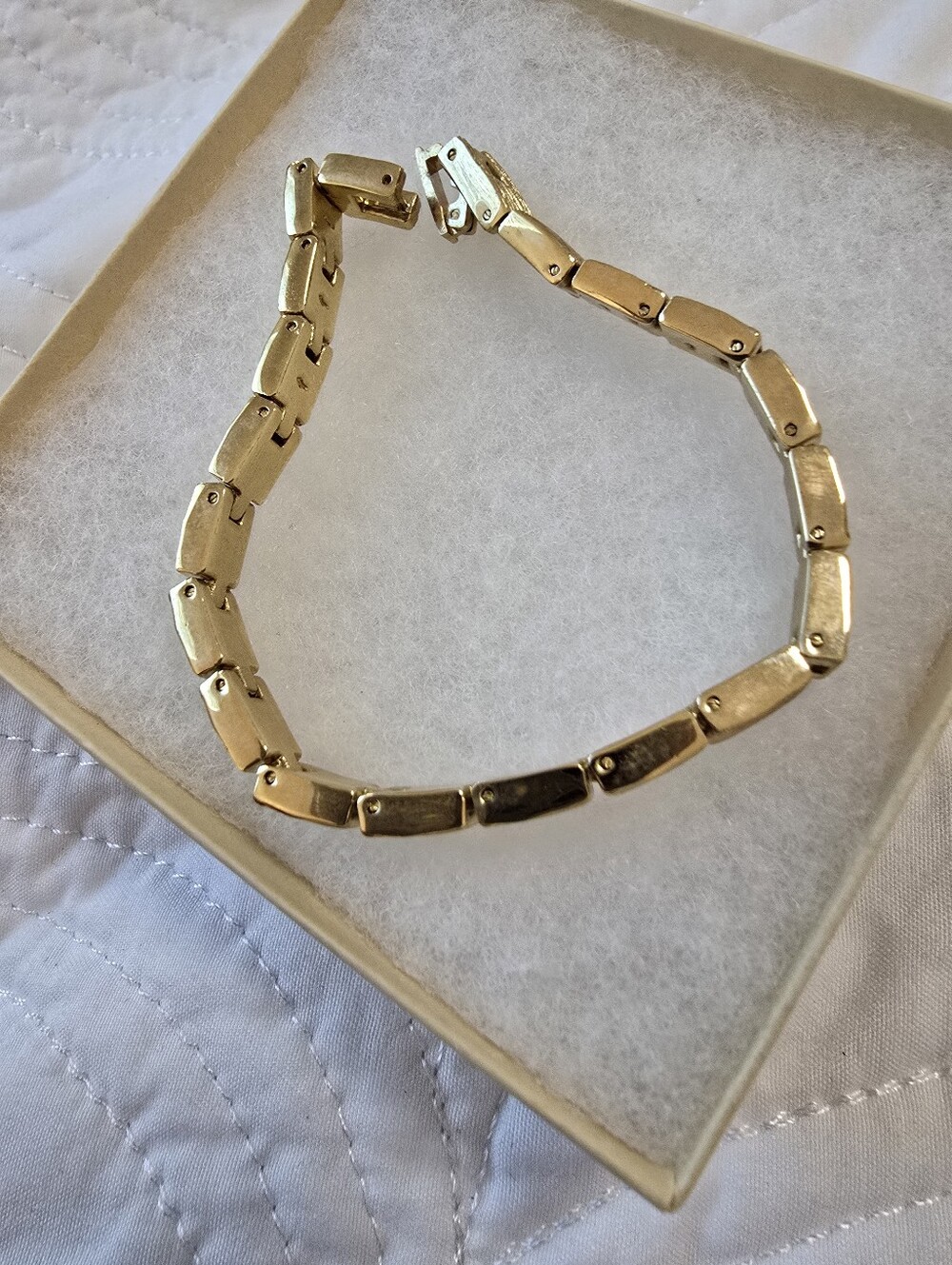 Srunning Gold Link Bracelet - 7. 5 In Perfect For A Young Girl